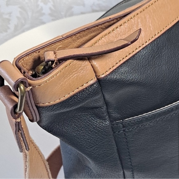 Margot New York 2 Tone Shoulder Bag, 100% Leather - Picture 6 of 11